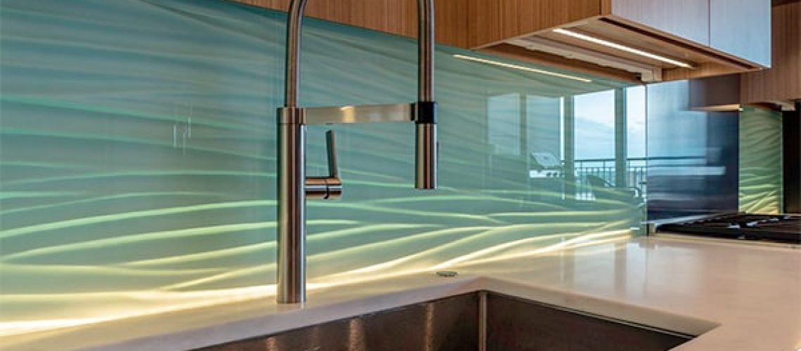 color-glass-backsplash-feature